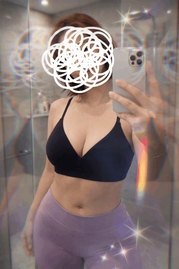 月の真珠-新宿-に在籍する平岡かすみの自撮り写真