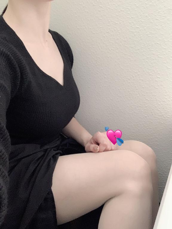 月の真珠-新宿-に在籍する吉井とうかの自撮り写真