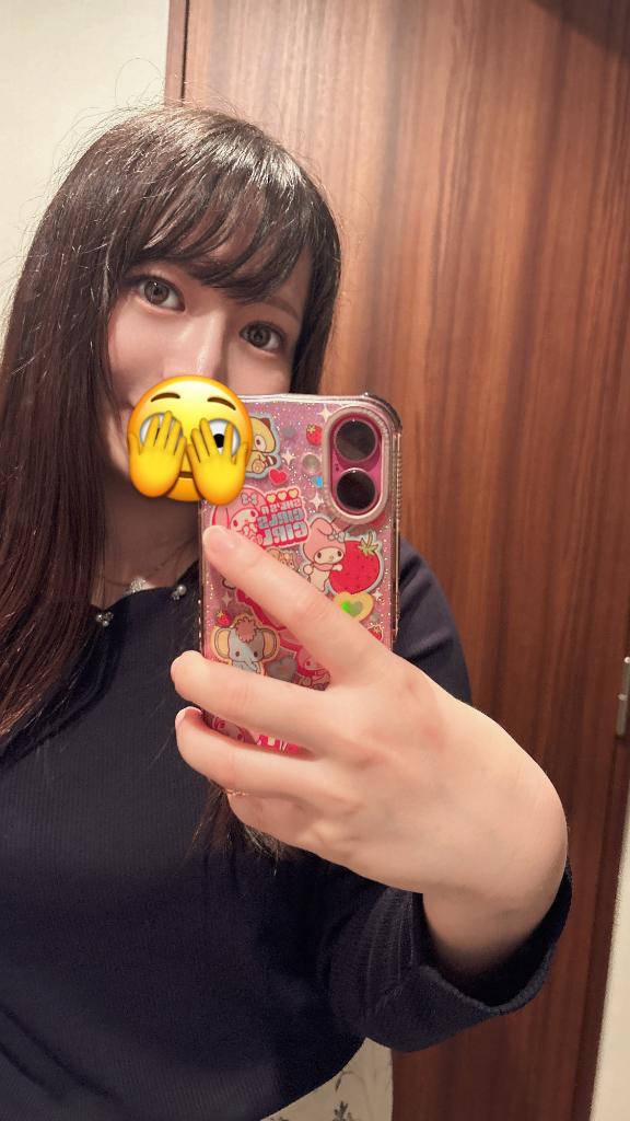 月の真珠-新宿-に在籍する秋山くみの自撮り写真