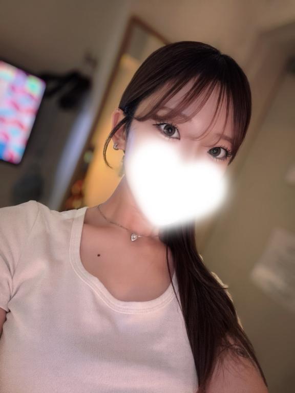 月の真珠-新宿-に在籍する上野あいりの自撮り写真